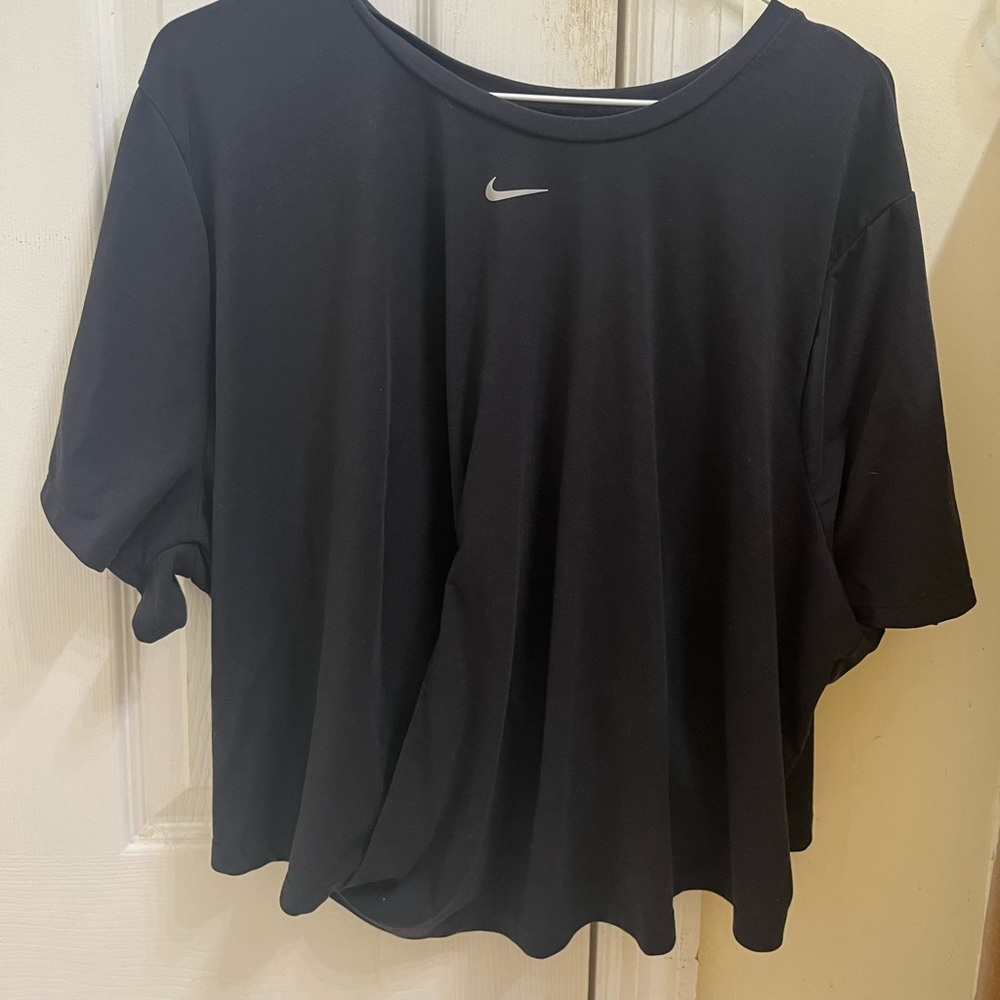 Nike | Cropped workout shirt